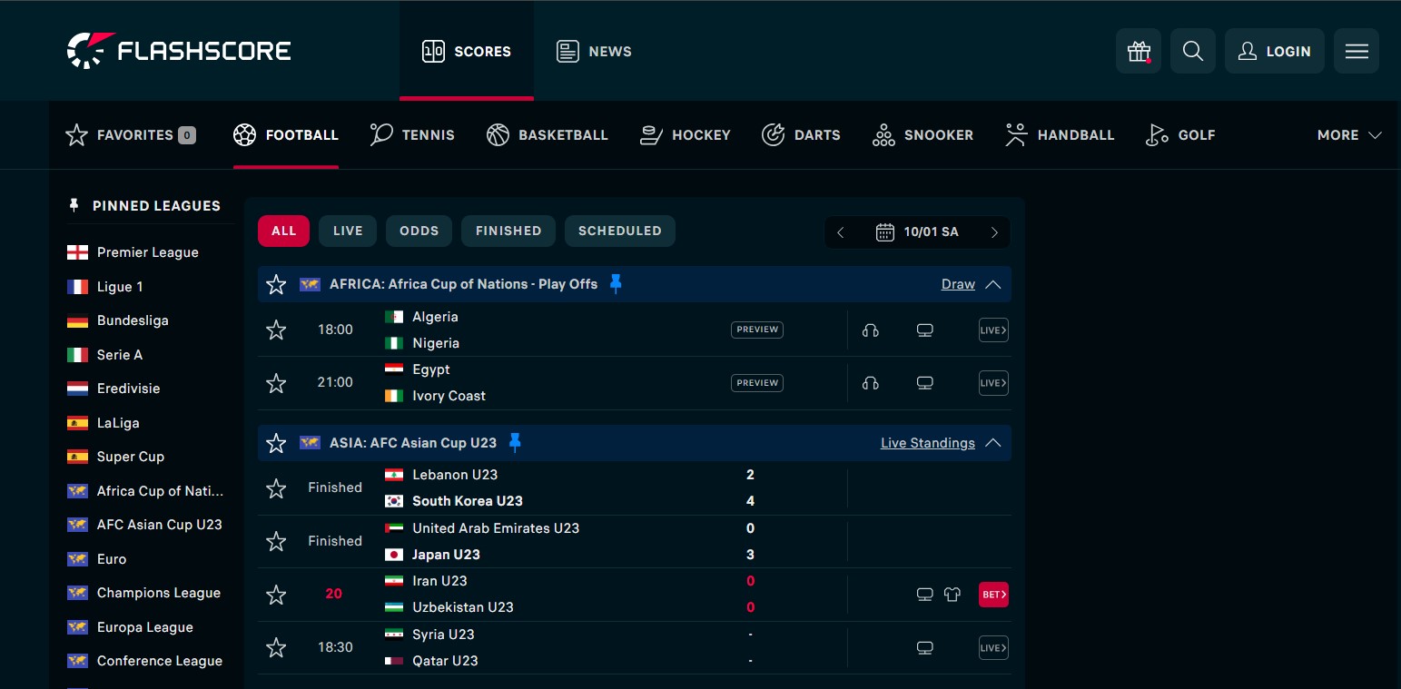 FlashScore website showing live scores, lineups, and match statistics across football, hockey, and basketball events